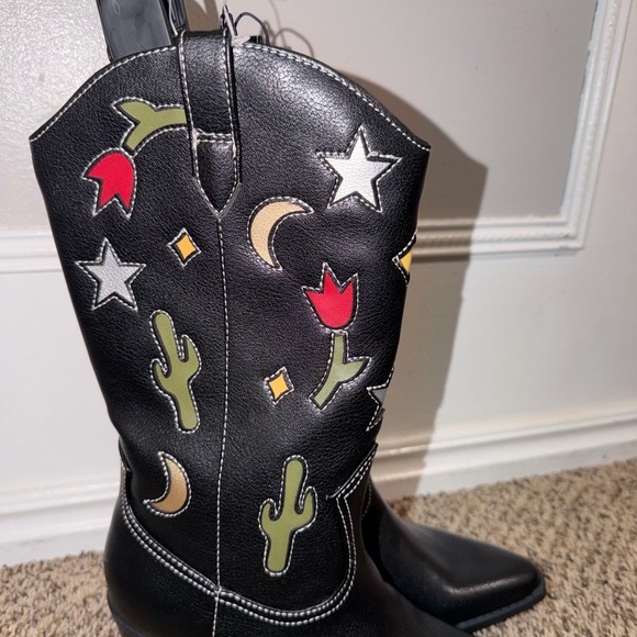 No Boundaries Black Boots with Colorful Embroidery - Picture 2 of 5